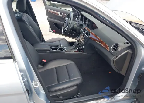 2013 Mercedes-Benz C 300 Sport 4Matic из США, поврежденный, VIN WDDGF8AB4DR257262